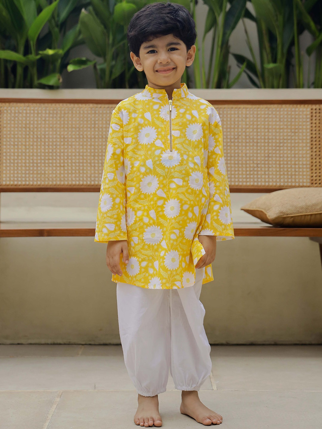 

Hoshi by A&T Boys Floral Printed Pure Cotton Kurta With Pyjamas, Yellow
