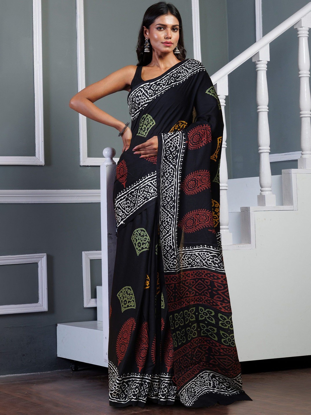 

Unnati Silks Ethnic Motifs Pure Cotton Handloom Block Print Saree, Black