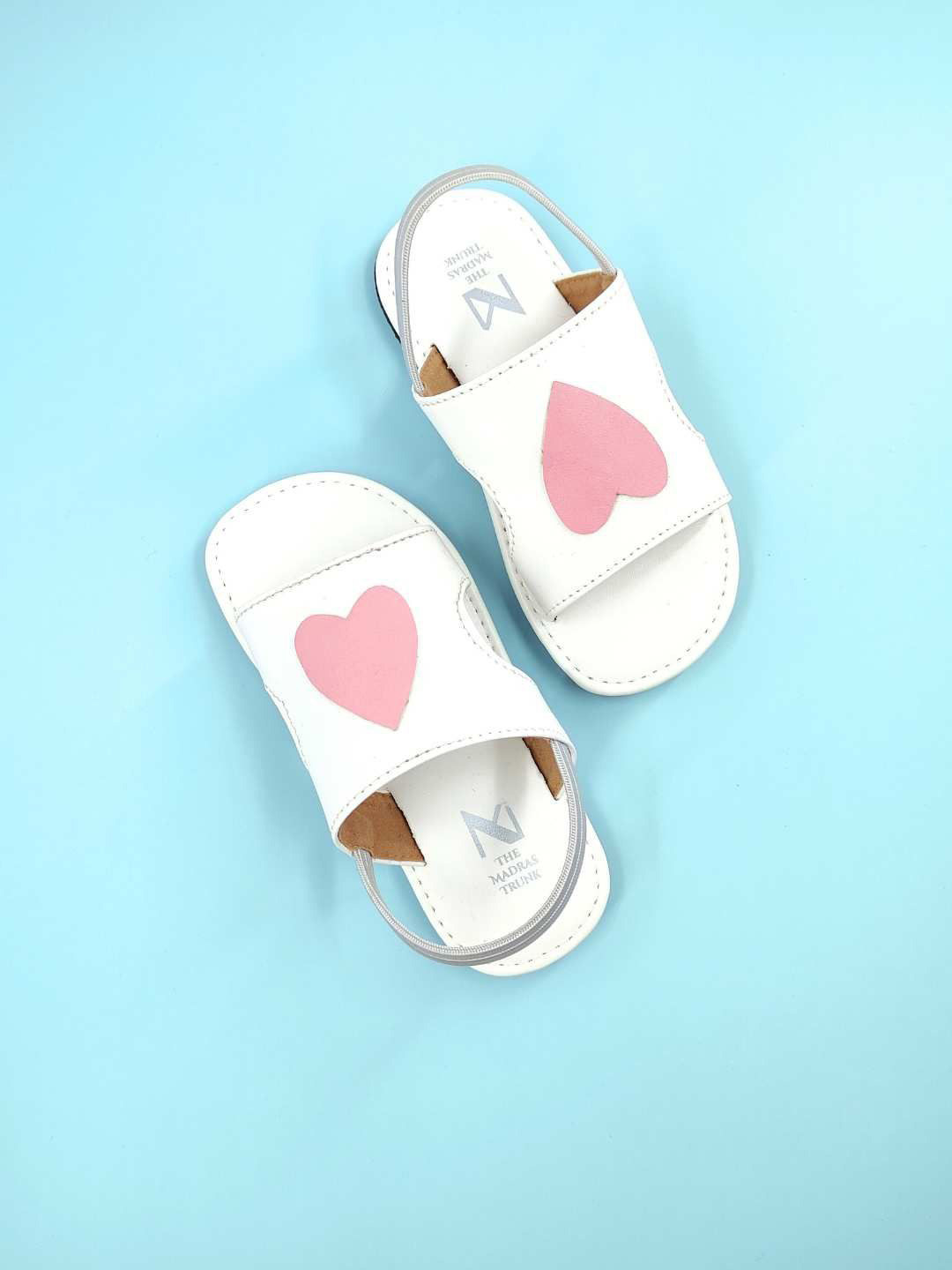 

THE MADRAS TRUNK Kids Comfort Sandals, White