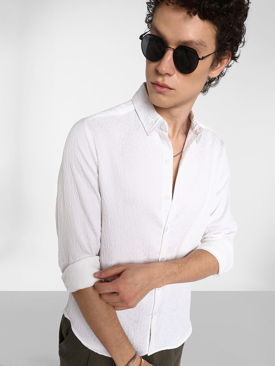 

Campus Sutra Men Comfort Spread Collar Textured Cotton Casual Shirt, White