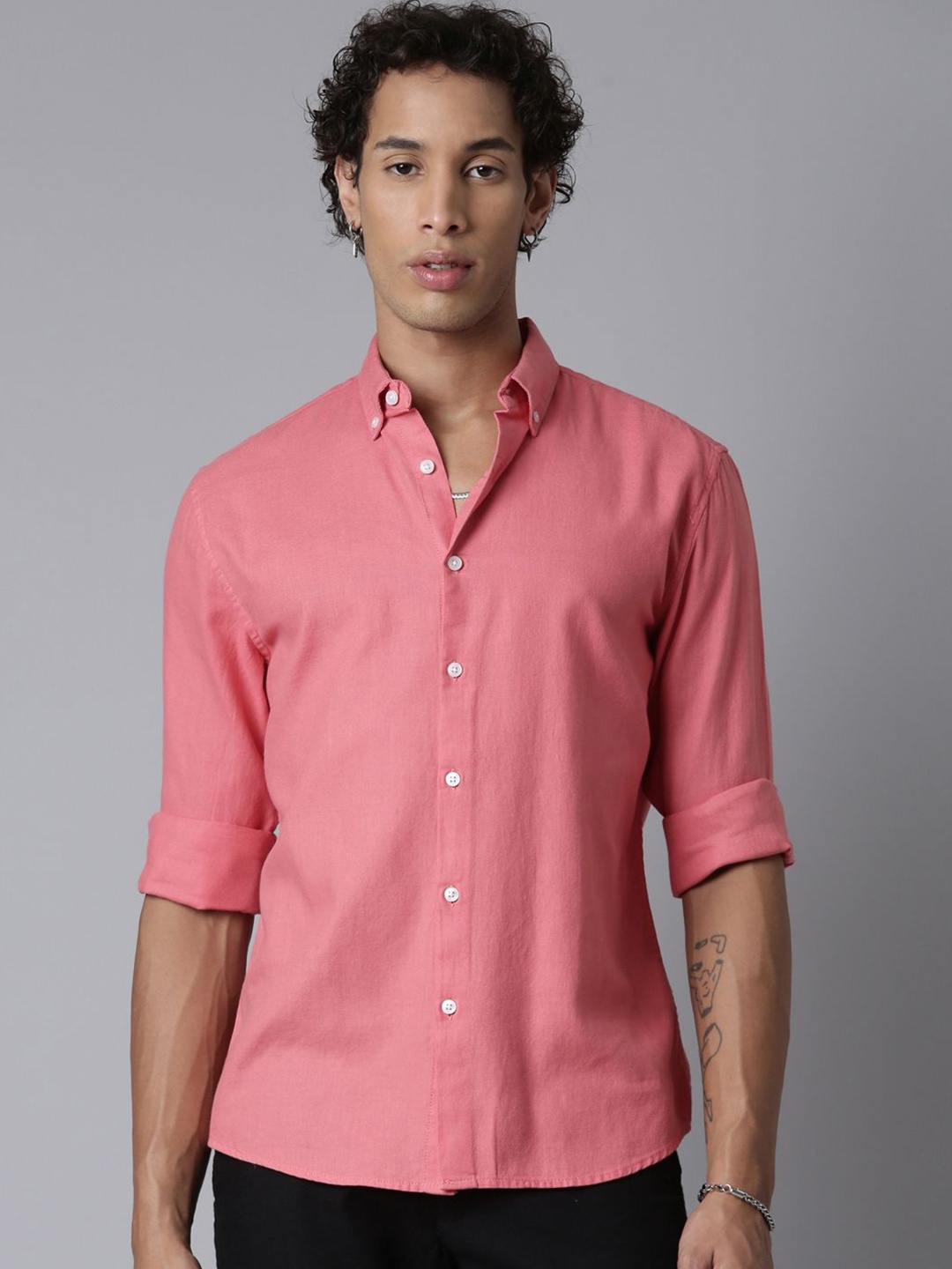 

ROLLER FASHIONS Men Button-Down Collar Solid Cotton Slim Fit Casual Shirt, Pink