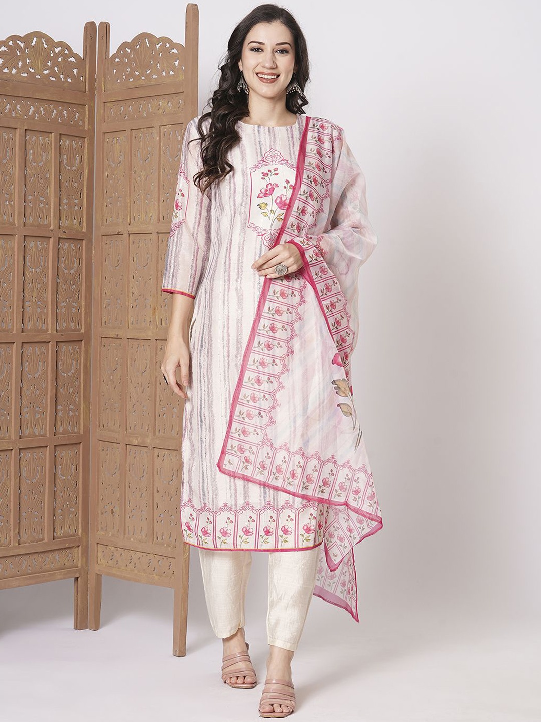

KAYOMMI Women Floral Printed Regular Pure Silk Kurta with Pyjamas & Dupatta, Cream
