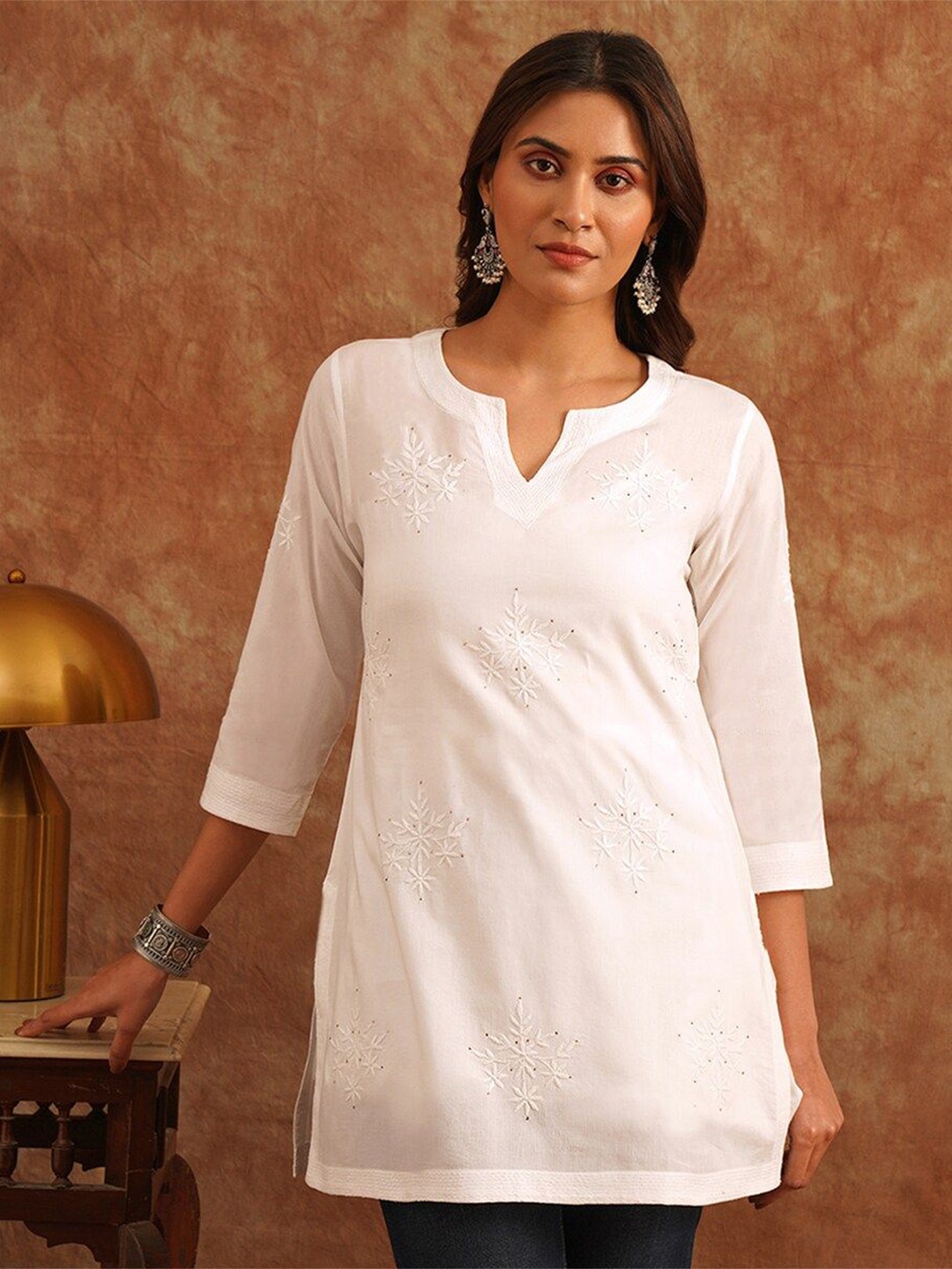 

JAYPORE Women Floral Embroidered Cotton Tunic, White