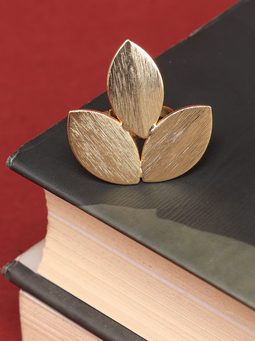 

ROYAL PITARAH Gold-Plated Leaf Statement Finger Ring