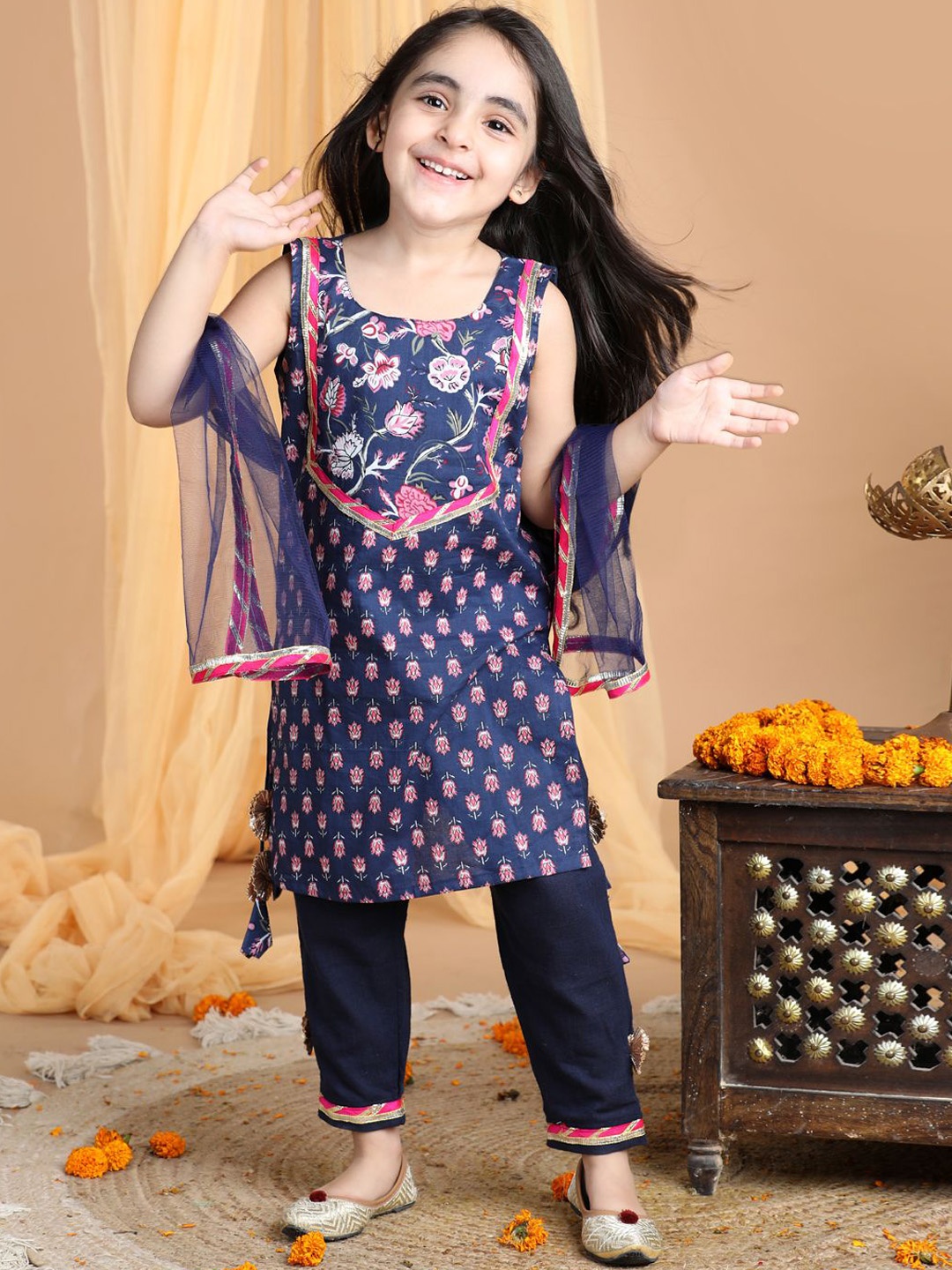 

Here&Now X Kinder Kids Girls Floral Printed Cotton Straight Kurta with Trousers & Dupatta, Blue