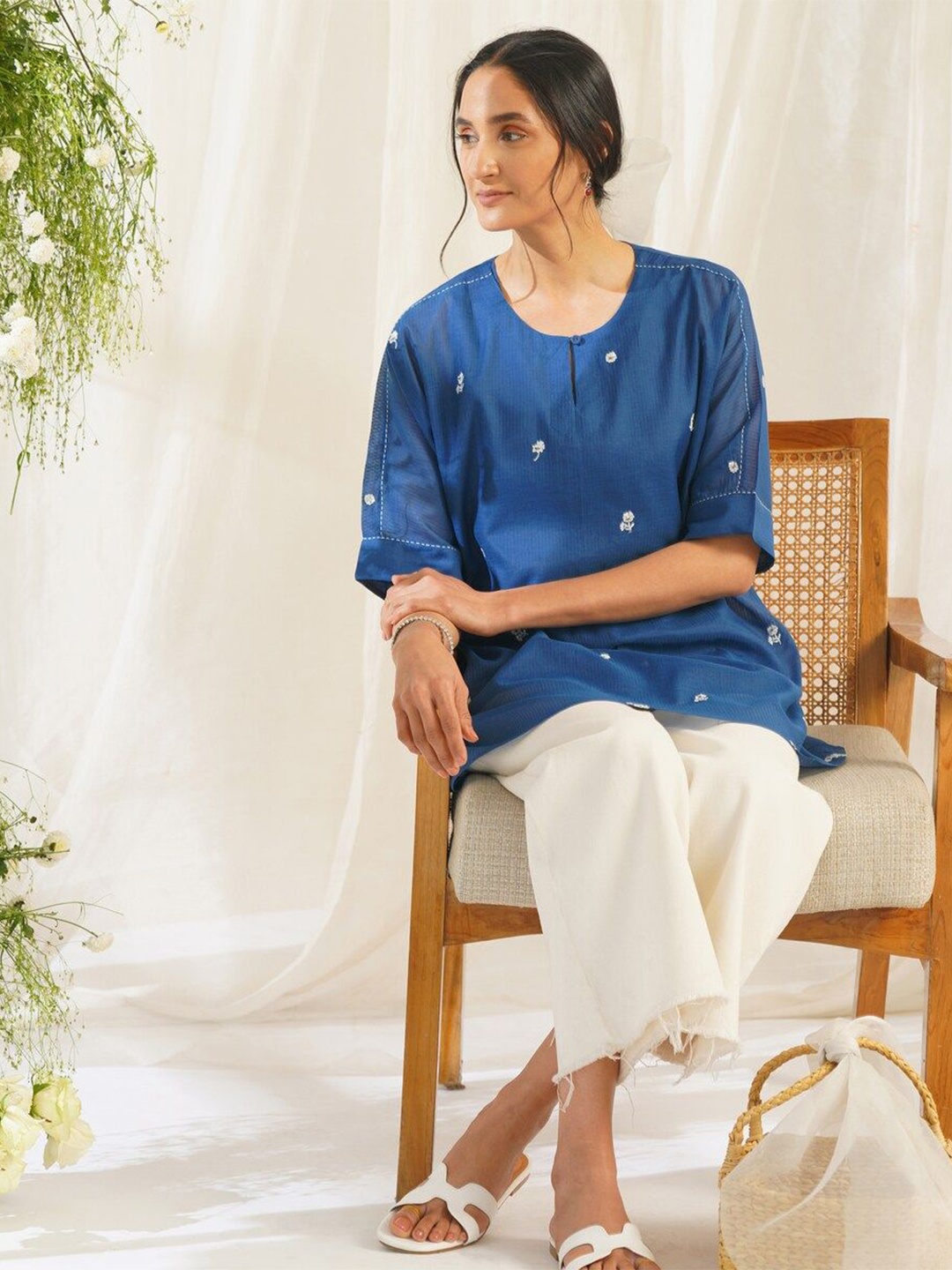 

JAYPORE Women Embroidered Round Neck Tunic, Blue