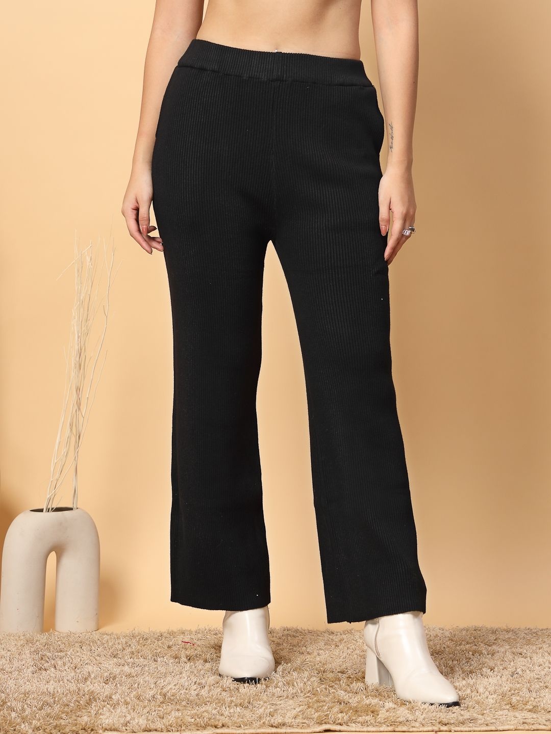

Mafadeny Women Solid Mid-Rise Straight Fit Trousers, Black