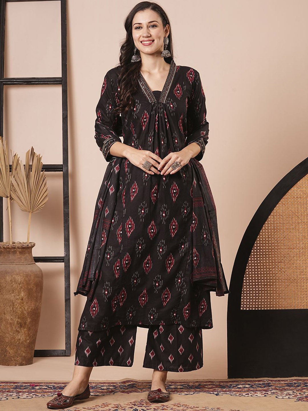 

KAYOMMI Ethnic Motifs Printed Regular A-Line Kurta with Pyjamas & With Dupatta, Black
