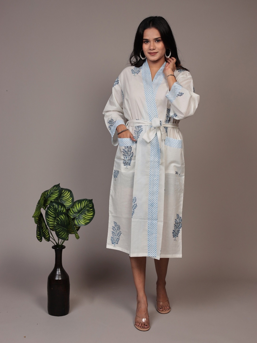 

Bohekant Women White & Grey Printed Pure Cotton BathRobe