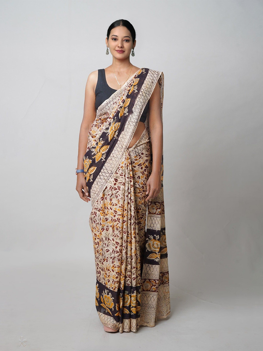 

Unnati Silks Ethnic Motifs Pure Cotton Handloom Block Print Saree, Beige