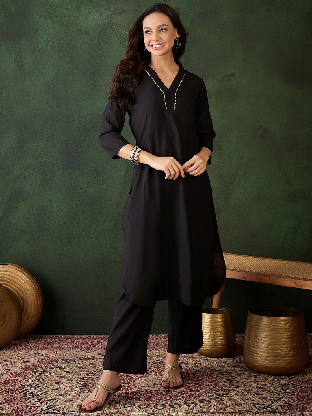

Sangria Women Three Quarter Sleeve Straight Kurta & Salwar, Black