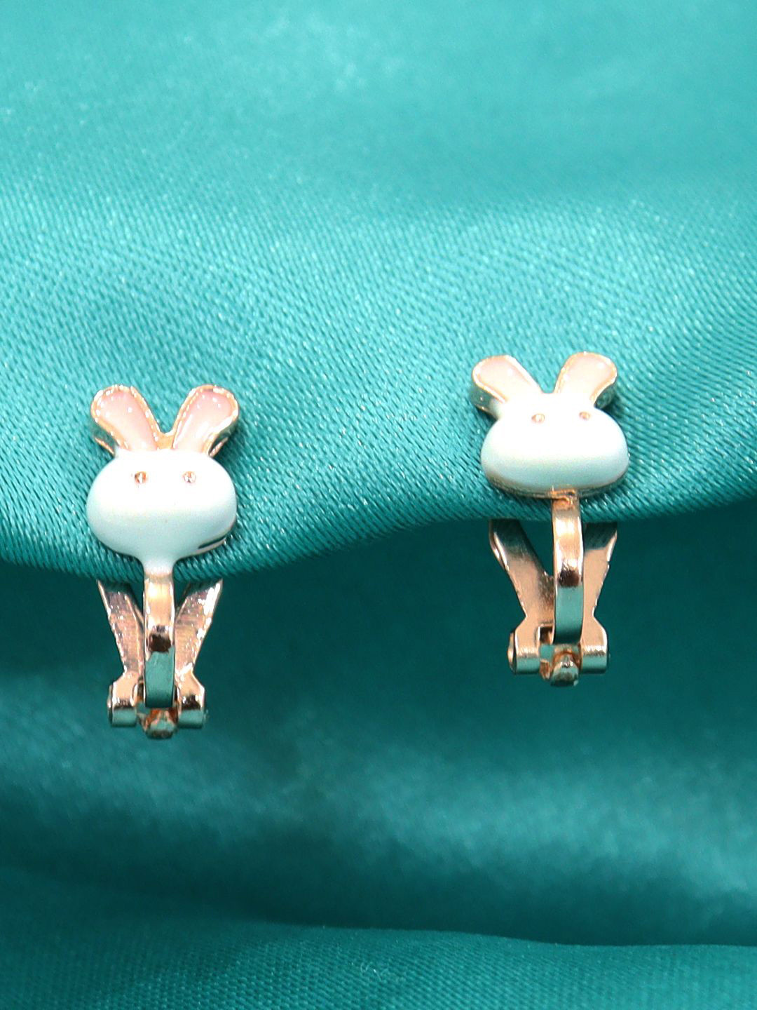 

VAGHBHATT Stainless Steel Classic Studs Earrings, White