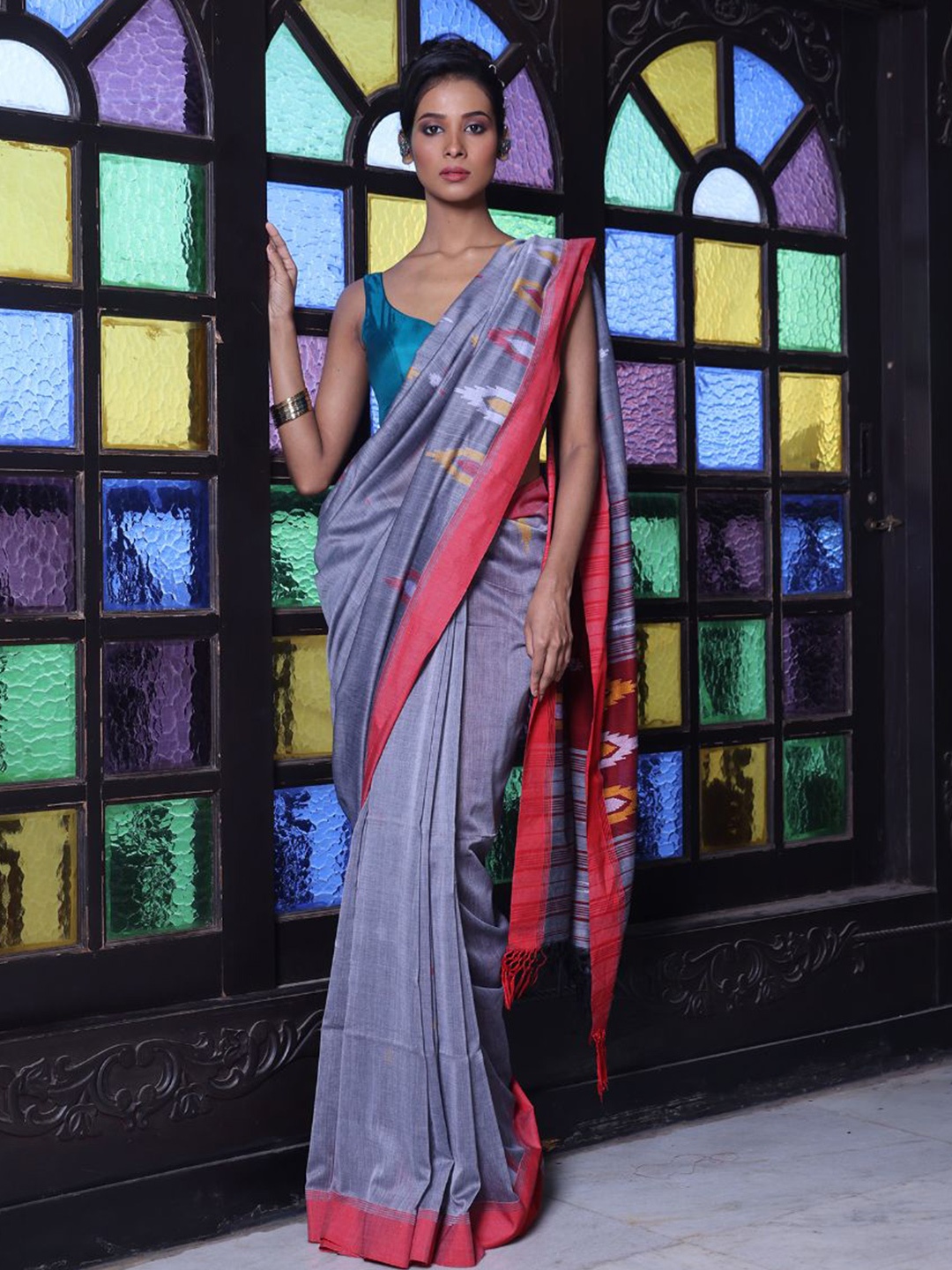 

Charukriti Ethnic Motifs Woven Design Pure Cotton Saree, Grey