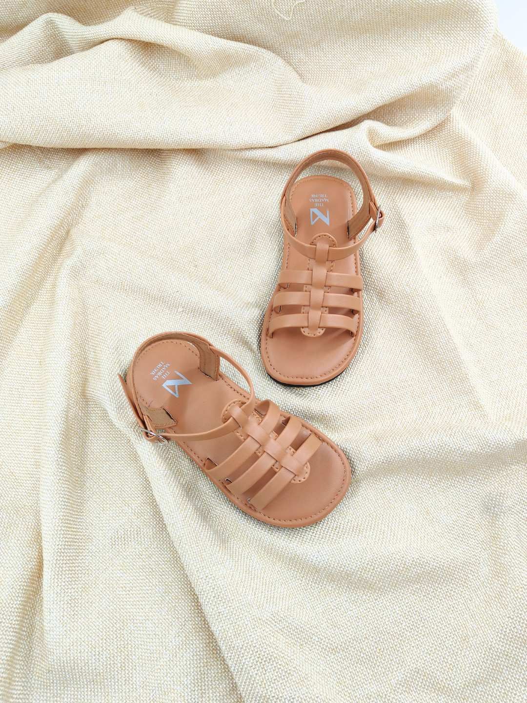 

THE MADRAS TRUNK Kids Open Toe Flats With Backstrap, Tan