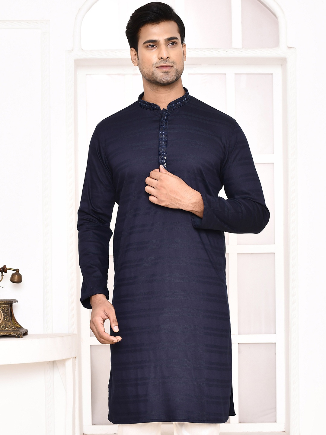 

MAAHI FABS Men Ethnic Motifs Thread Work Kurta, Blue