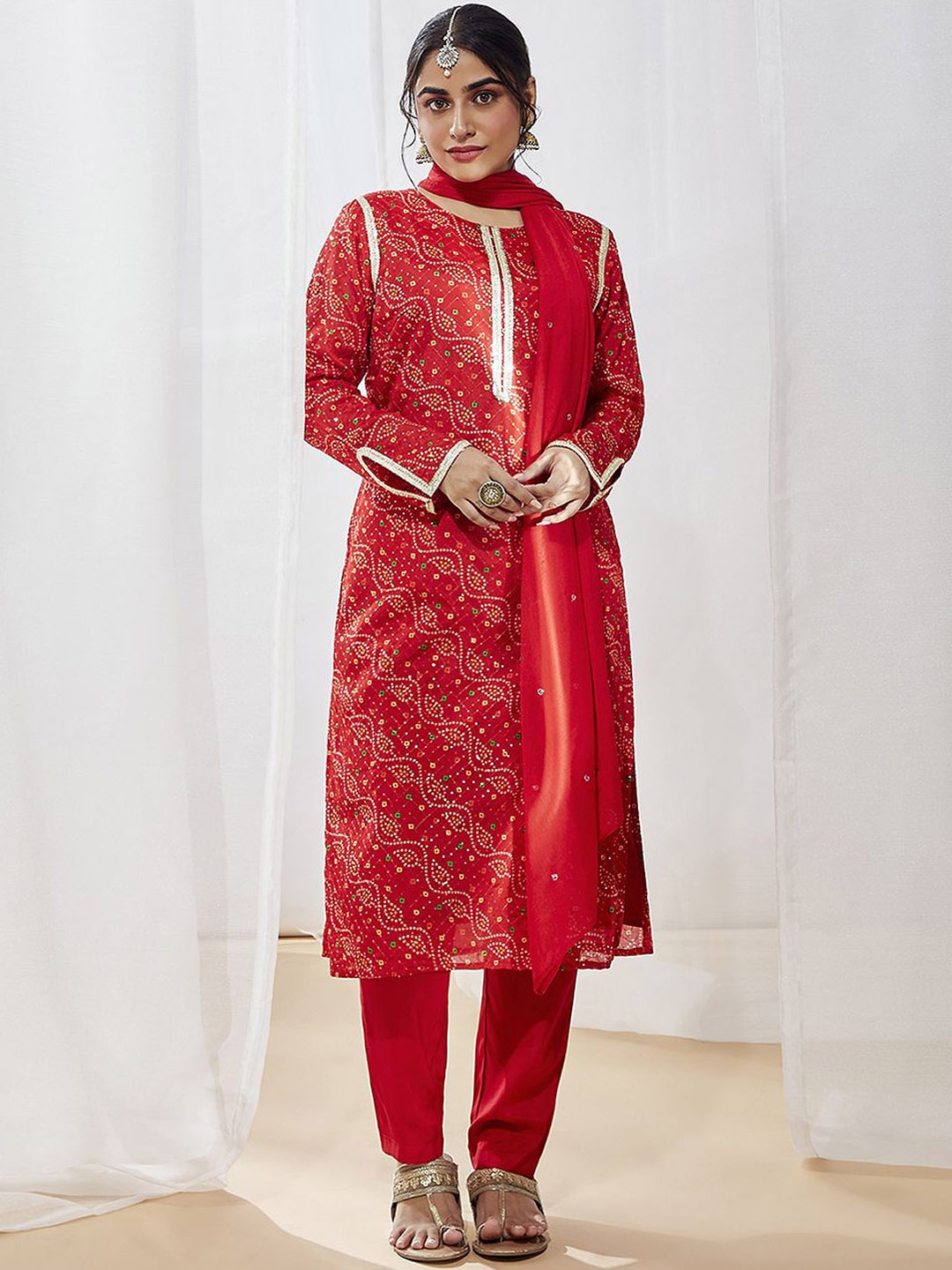 

VASTRAMAY Bandhani Floral Printed Sequinned Round Neck Kurta with Trouser & Dupatta, Red