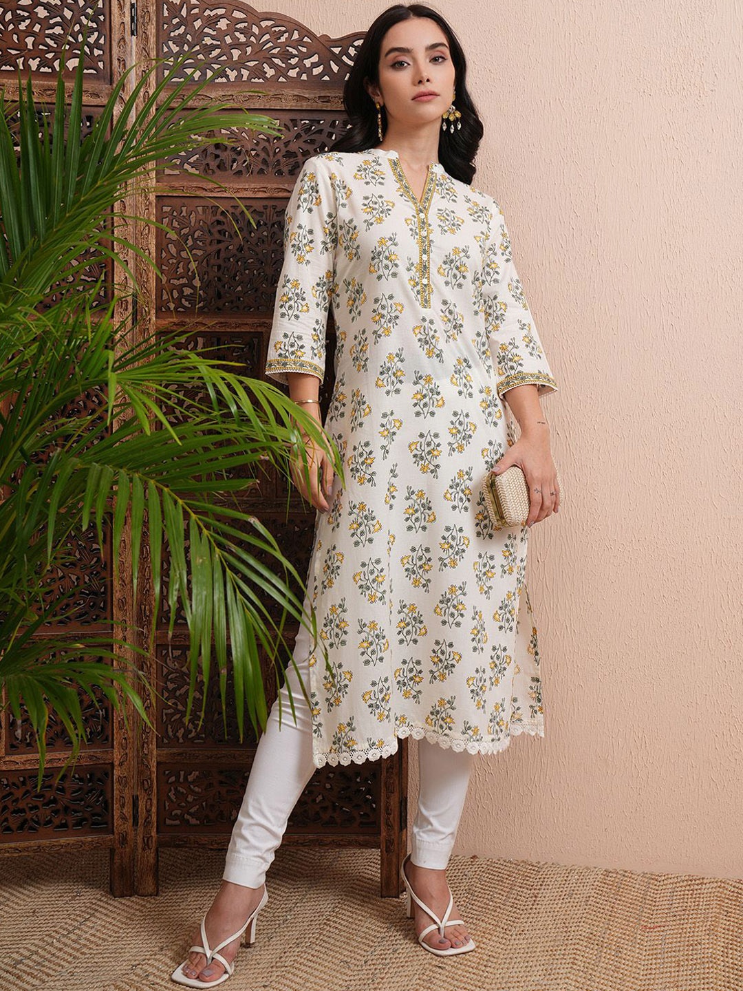 

Vishudh Women Floral Printed Floral Kurta, Cream