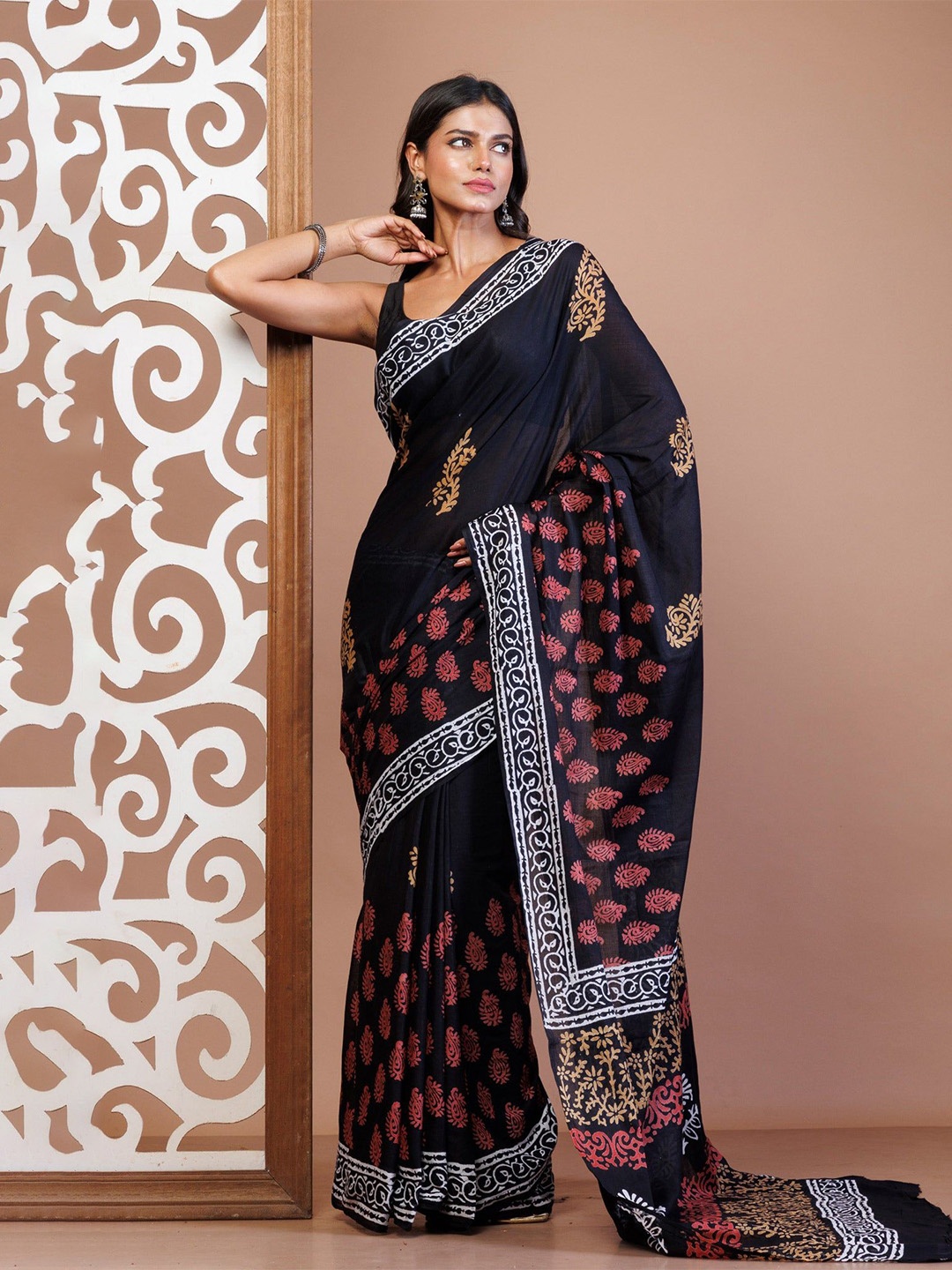 

Unnati Silks Ethnic Motifs Pure Cotton Handloom Block Print Saree, Black