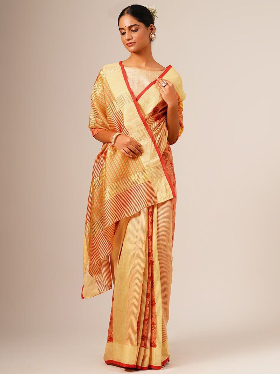 

JAYPORE Floral Printed Zari Block Print Saree, Yellow