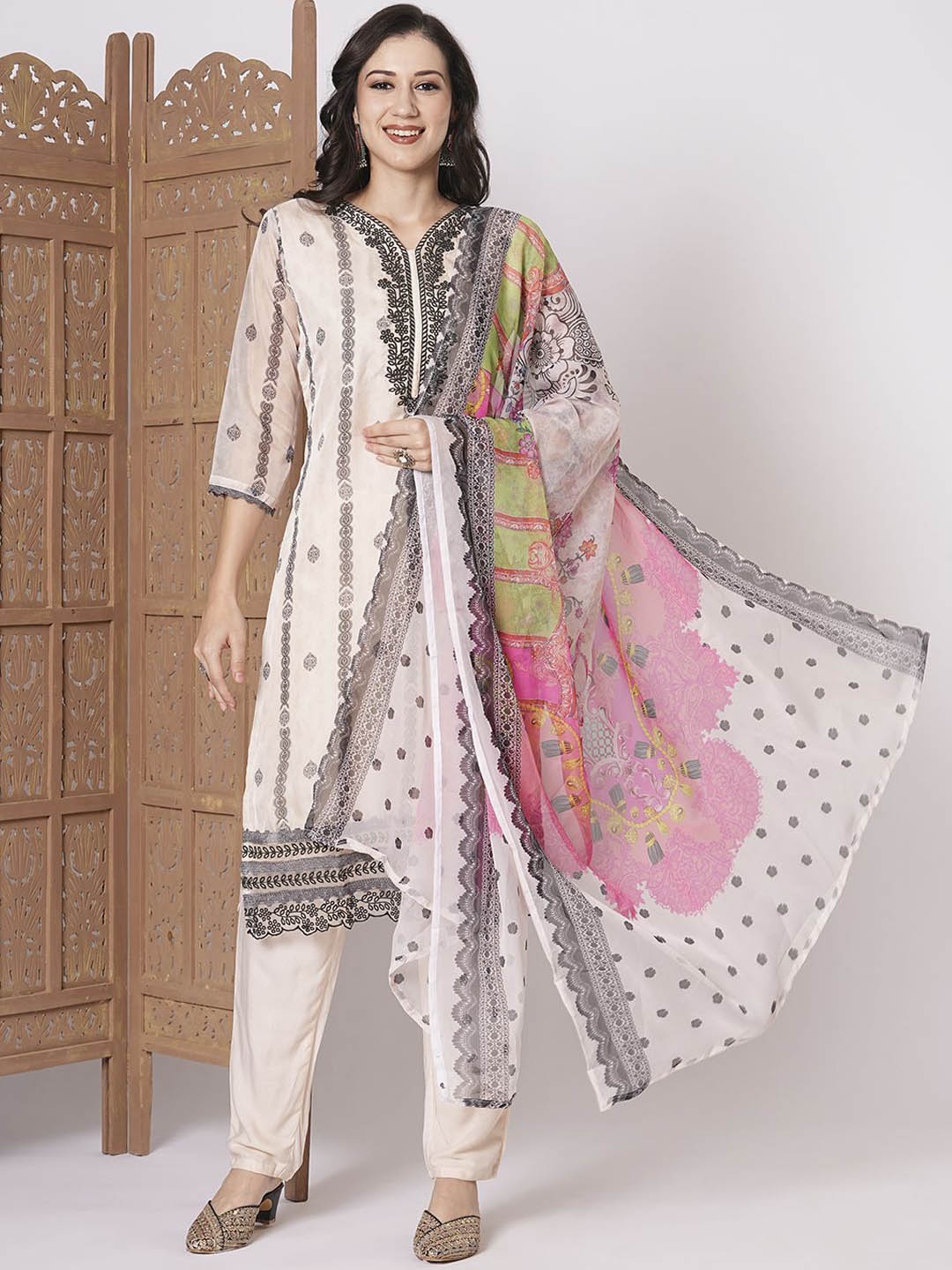 

KAYOMMI Women Ethnic Motifs Embroidered Regular Thread Work Kurta with Pyjamas & Dupatta, Cream