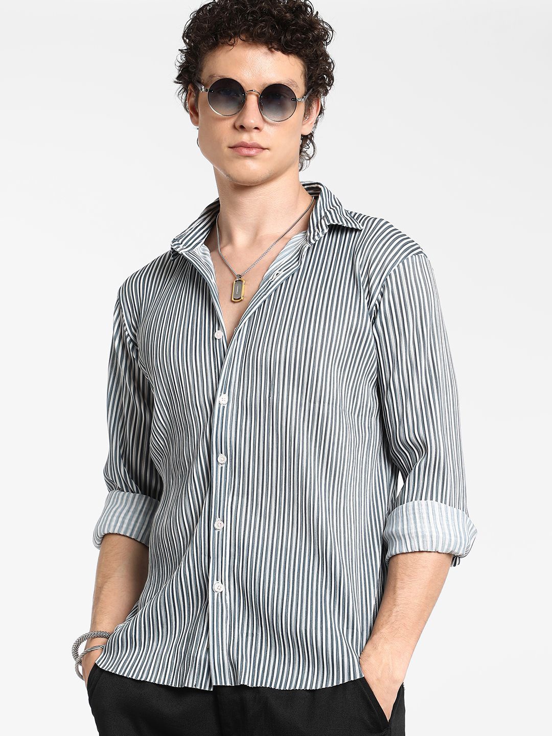 

Campus Sutra Men Comfort Spread Collar Vertical Striped Casual Shirt, Grey