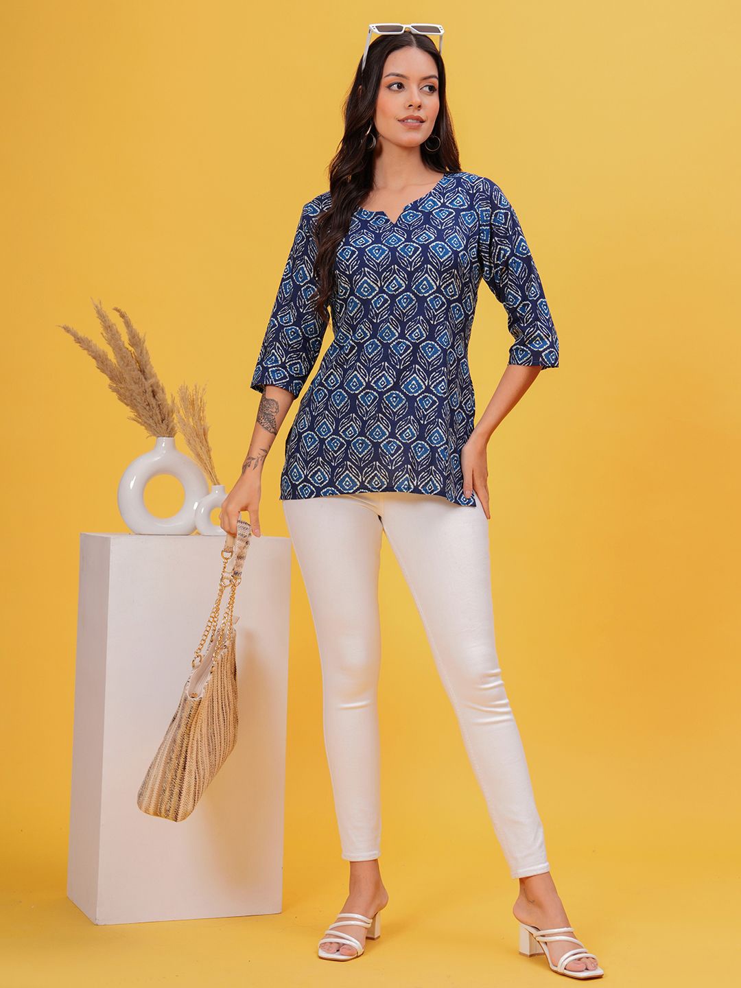 

SHIONS Women Geometric Printed Pure Cotton Kurti, Blue