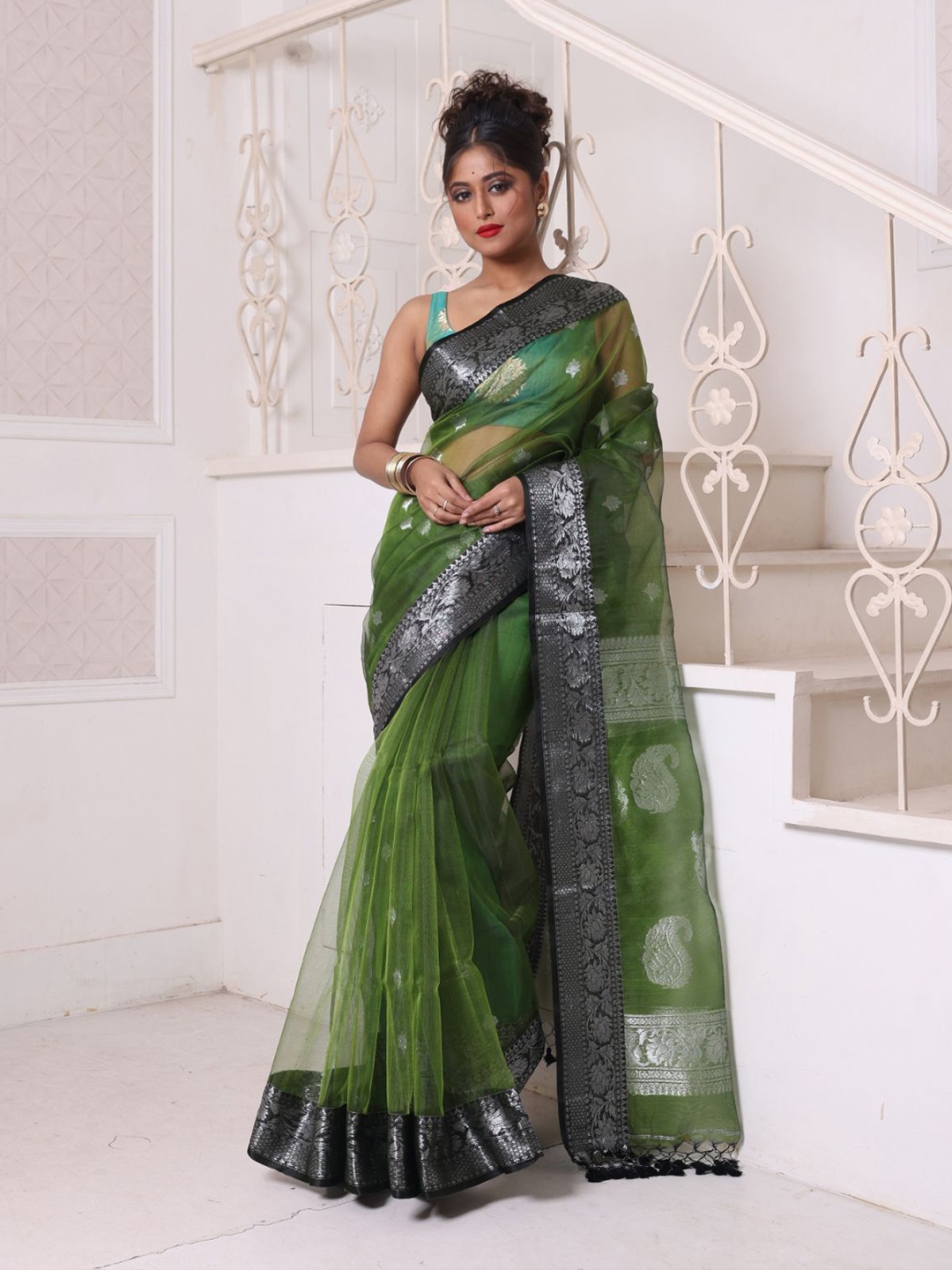 

Charukriti Woven Design Ethnic Motifs Zari Pure Silk Saree, Green