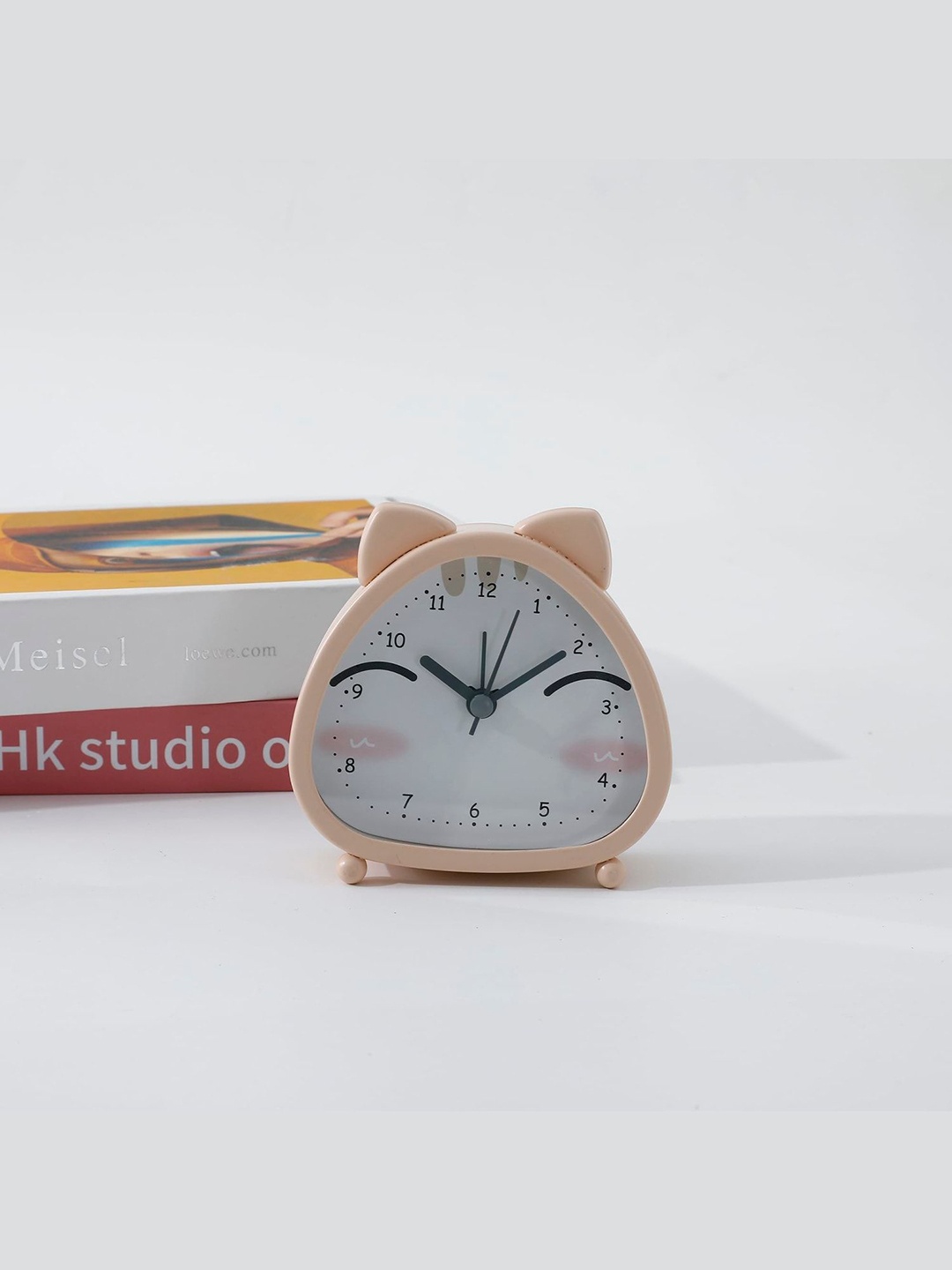 

Kuber Industries Brown & White Analogue Contemporary Table Clock