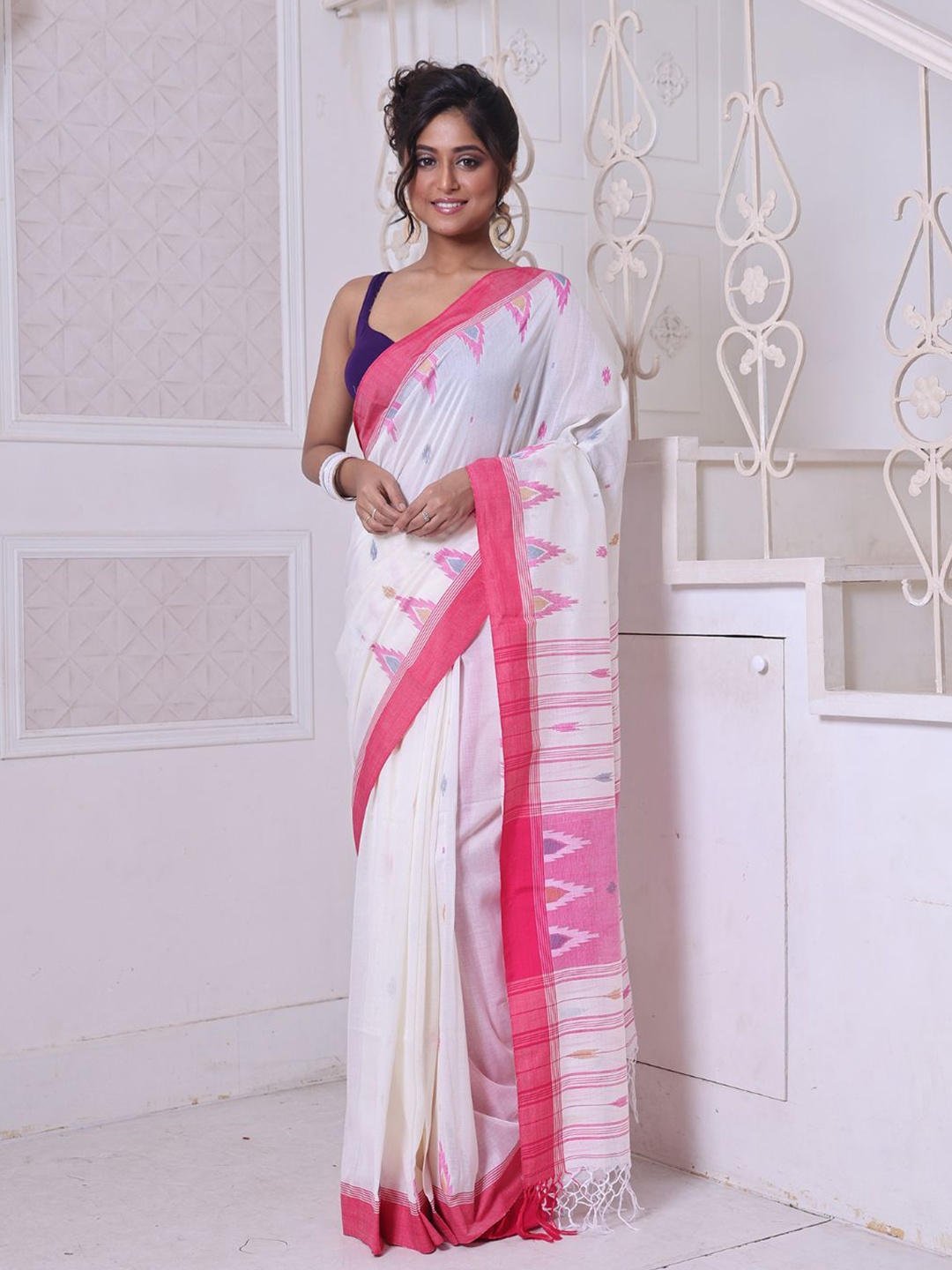

Charukriti Ethnic Motifs Woven Design Pure Cotton Saree, Off white
