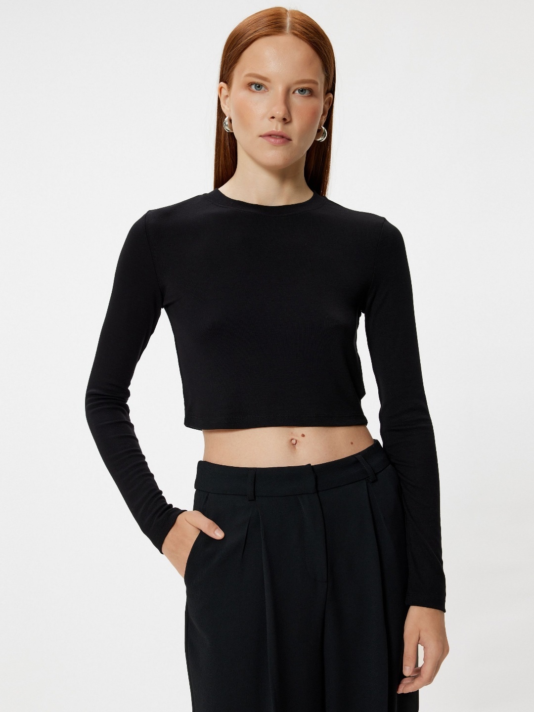 

Koton Women Solid Round Neck Crop T-shirt, Black