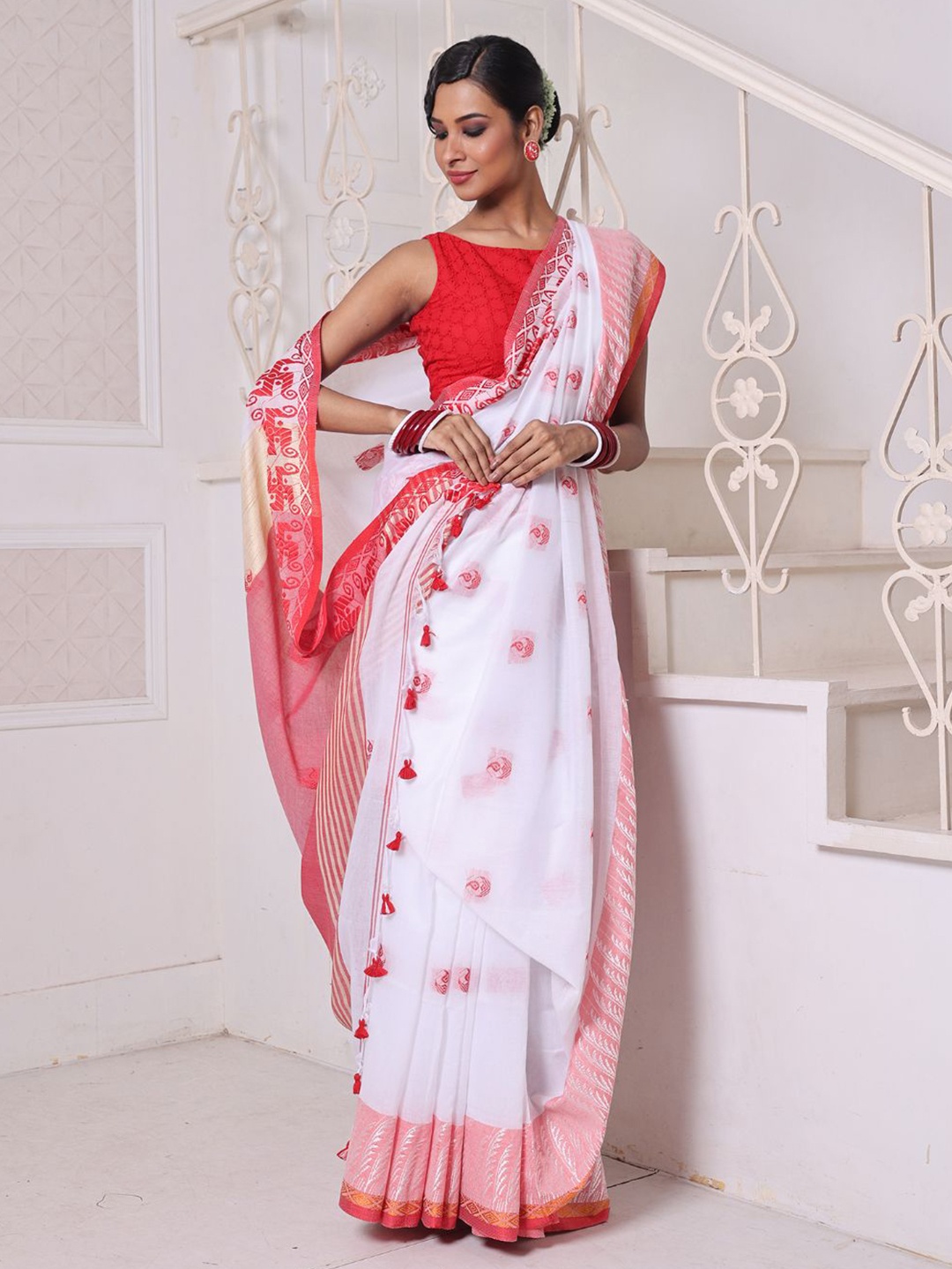 

Charukriti Ethnic Motifs Zari Pure Cotton Saree, White
