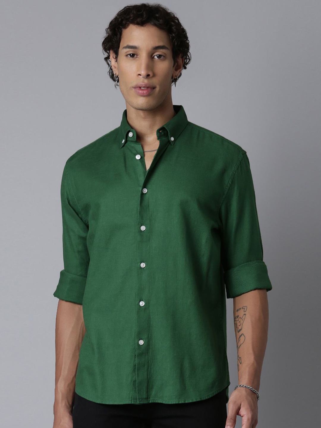 

ROLLER FASHIONS Men Button-Down Collar Solid Cotton Slim Fit Casual Shirt, Green