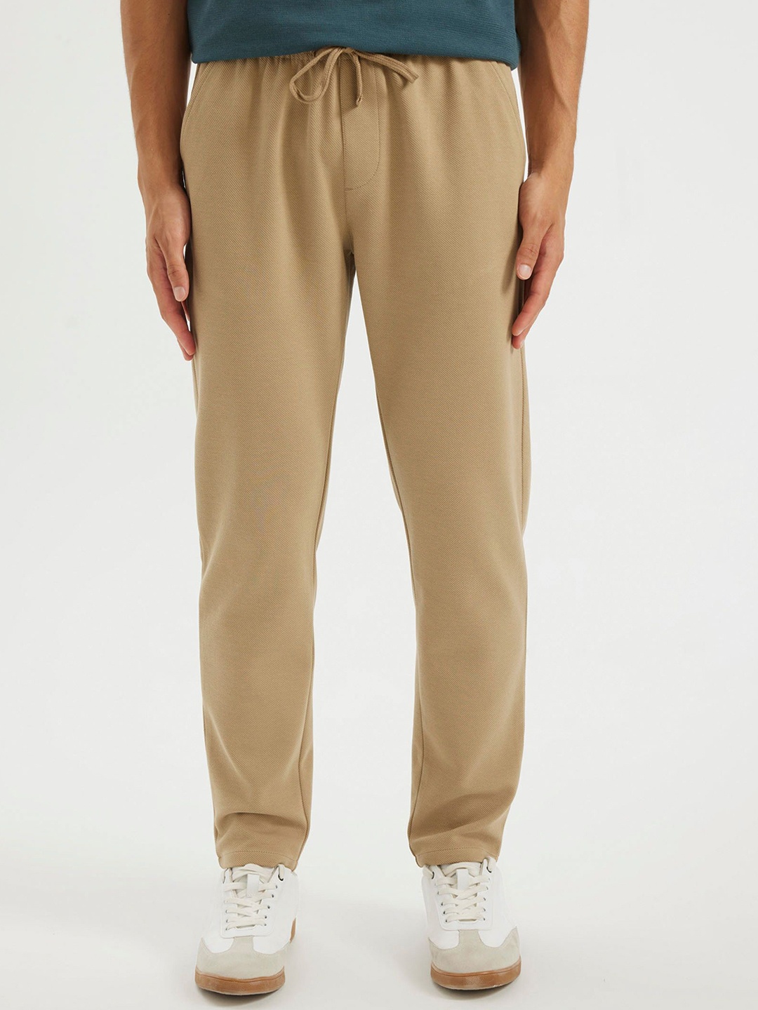 

DeFacto Men Mid-Rise Trousers, Camel brown