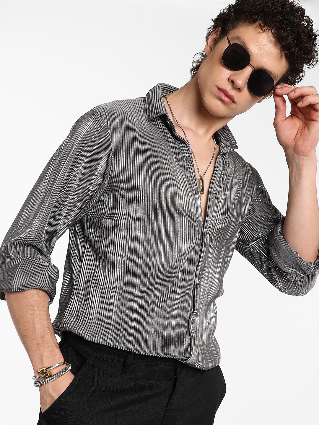 

Campus Sutra Men Comfort Spread Collar Vertical Striped Casual Shirt, Grey