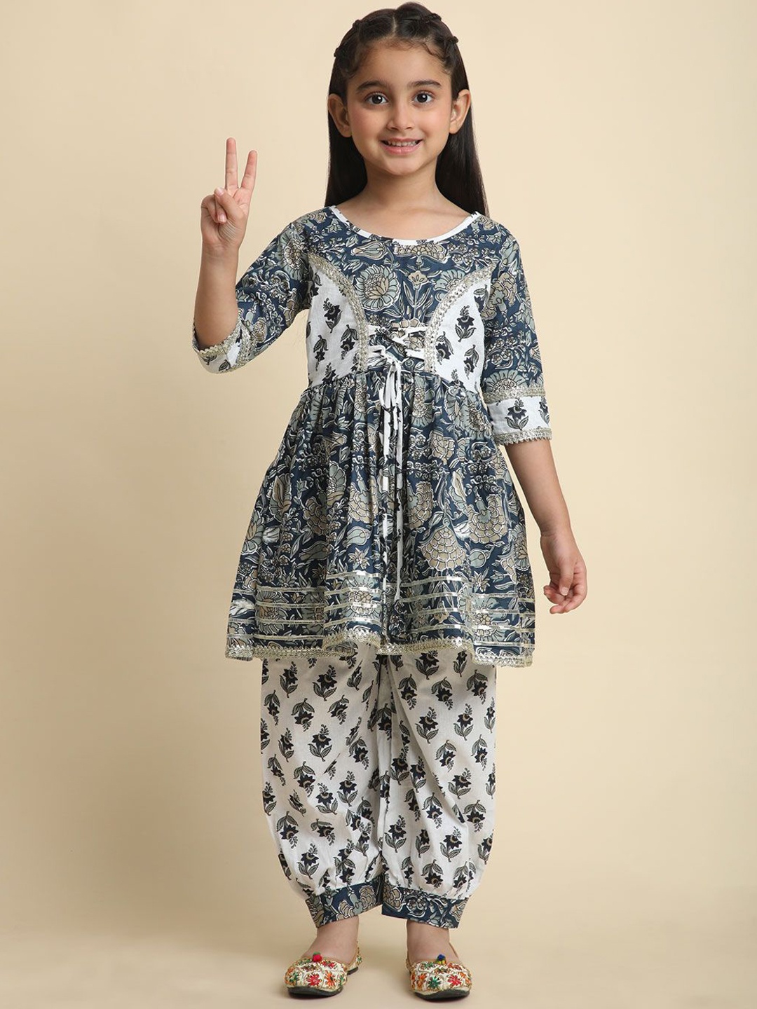 

SHIJILA Floral Printed Round Neck Gotta Patti Anarkali Kurta With Salwar, White