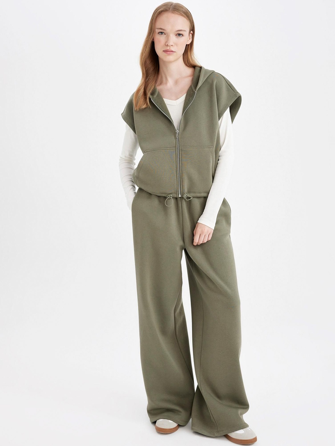 

DeFacto Women Solid Mid-Rise Regular Trousers, Green