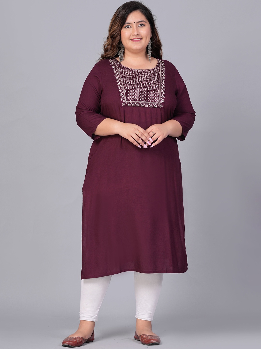 

Sztori Women Yoke Design Thread Work Kurta, Burgundy