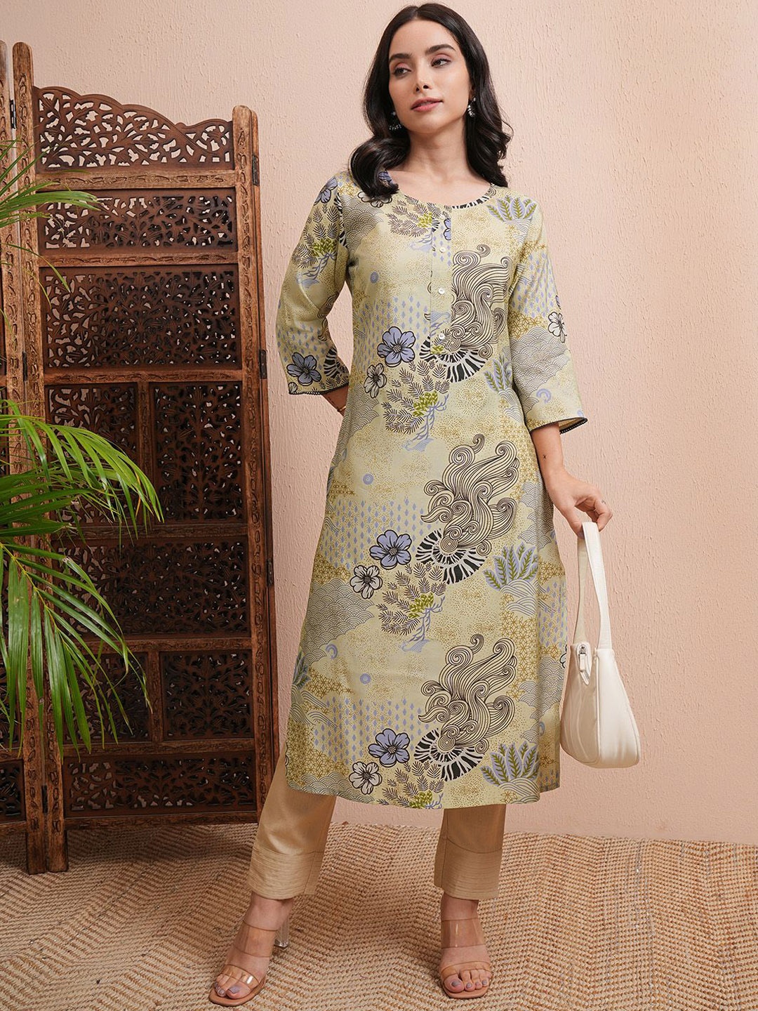 

Vishudh Women Floral Printed Floral Kurta, Yellow