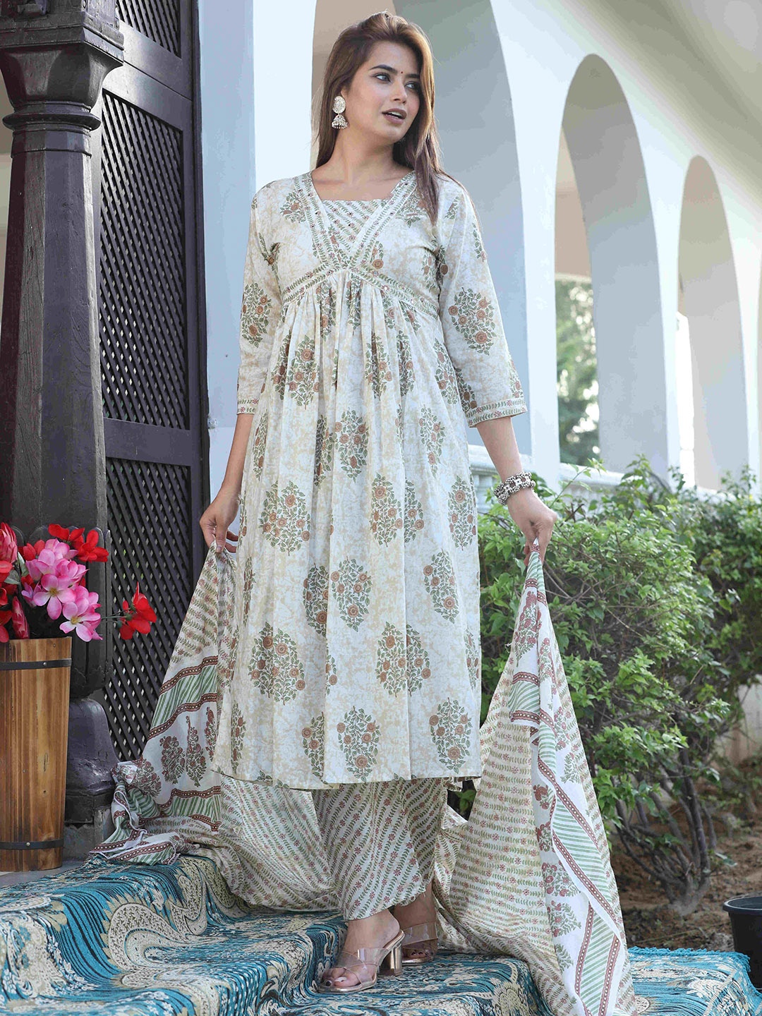 

SINGNI Women Ethnic Motifs Printed Pure Cotton Kurta with Trousers & With Dupatta, White