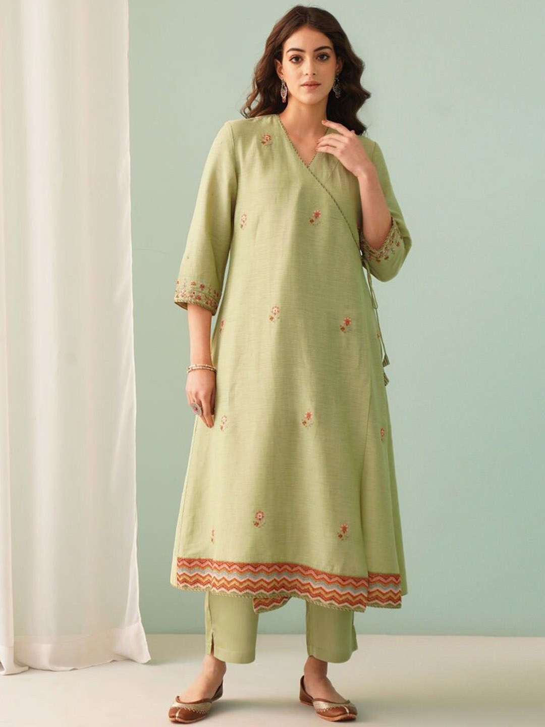 

JAYPORE Floral Embroidered Angrakha A-Line Kurta With Trouser, Green