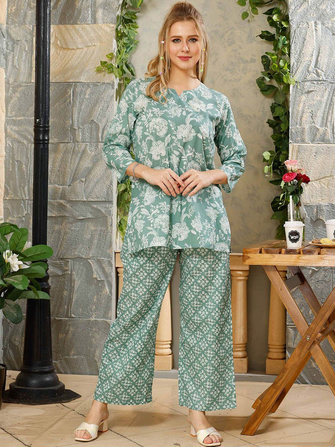 

NIGHT FLOSS Floral Printed Cotton Tunic With Palazzo, Green