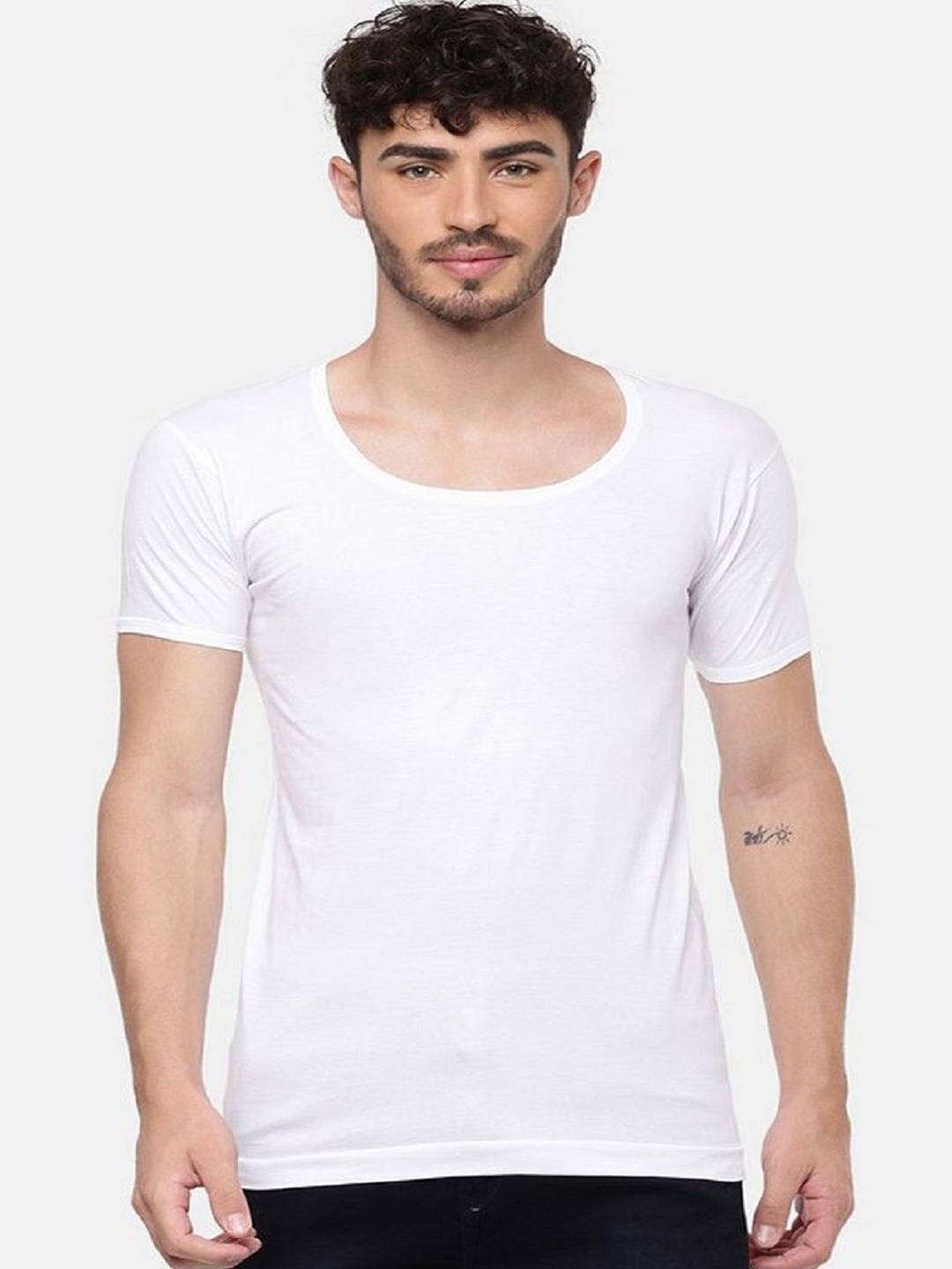 

Ramraj Men Solid Scoop Neck Short Sleeves Basic Innerwear Vest, White