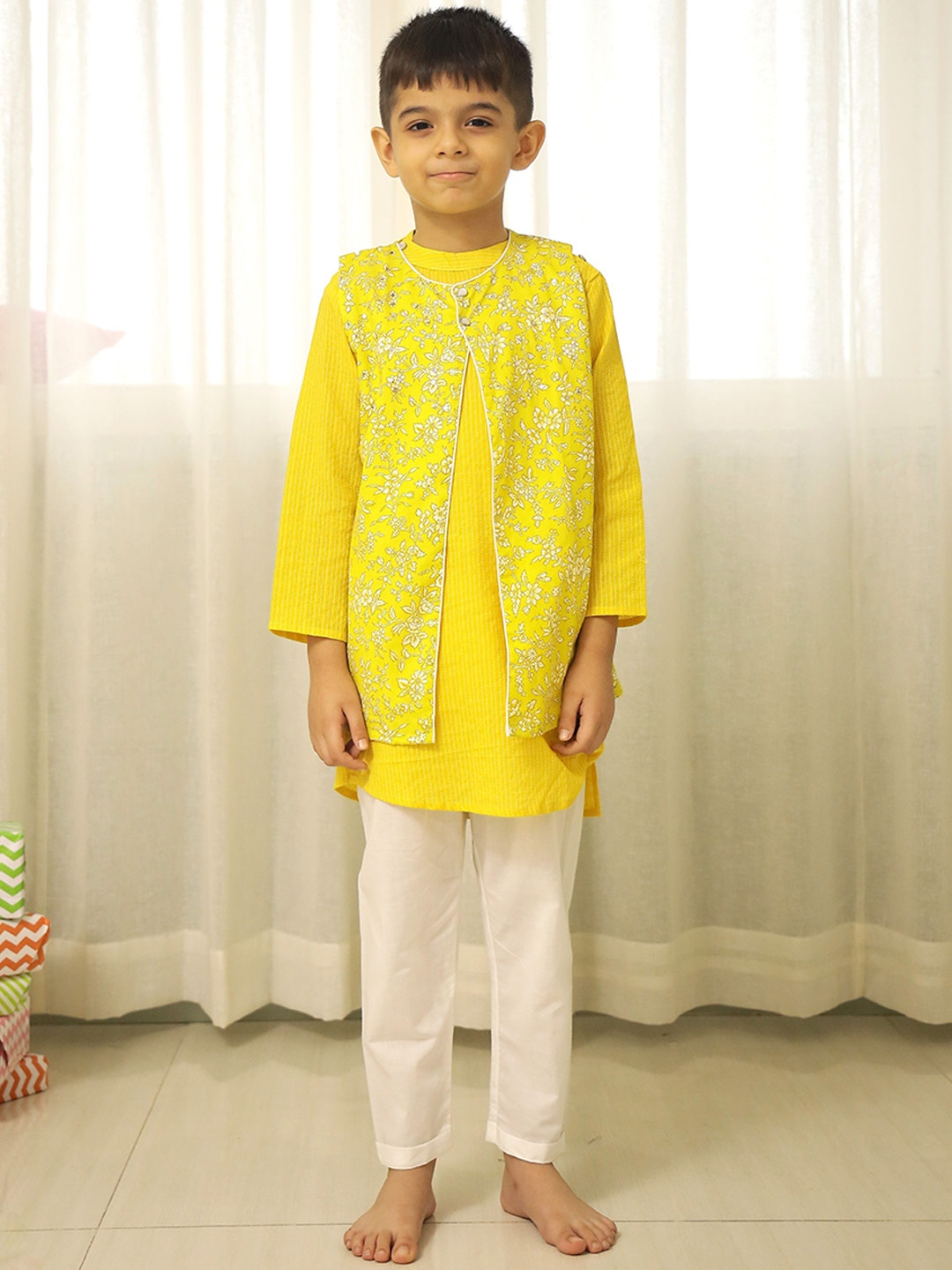 

Hoshi by A&T Boys Floral Embroidered Pure Cotton Kurta With Pyjamas & Nehru jacket, Yellow