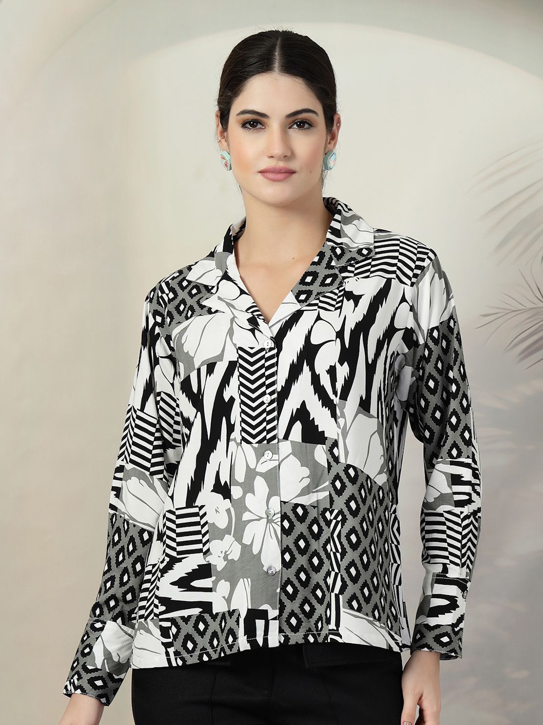 

plusS Women Standard Cuban Collar Floral Printed Casual Shirt, Black