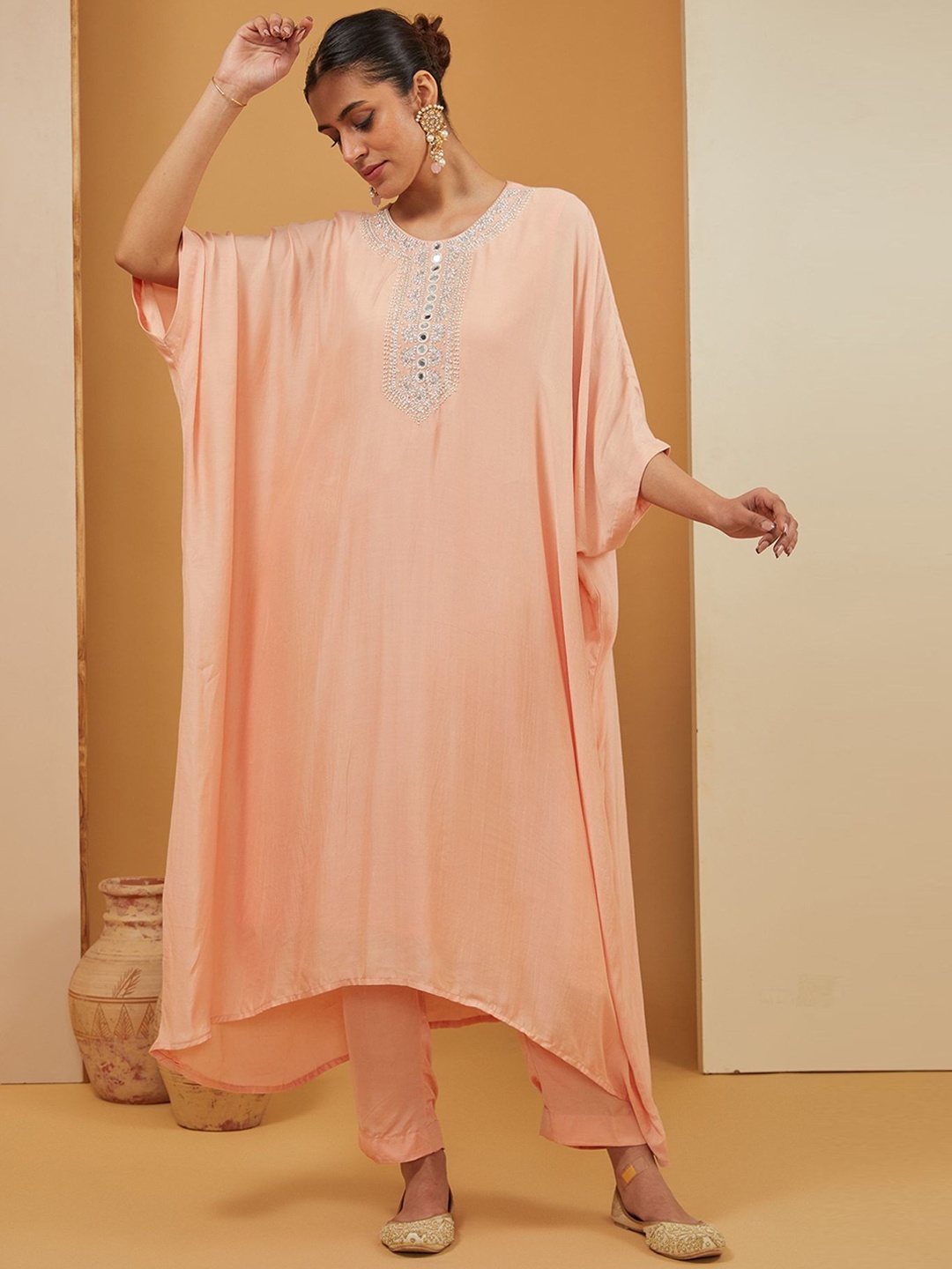 

neha khullar Women Keyhole Neck Flared Sleeves Thread Work Handloom Kurta, Peach
