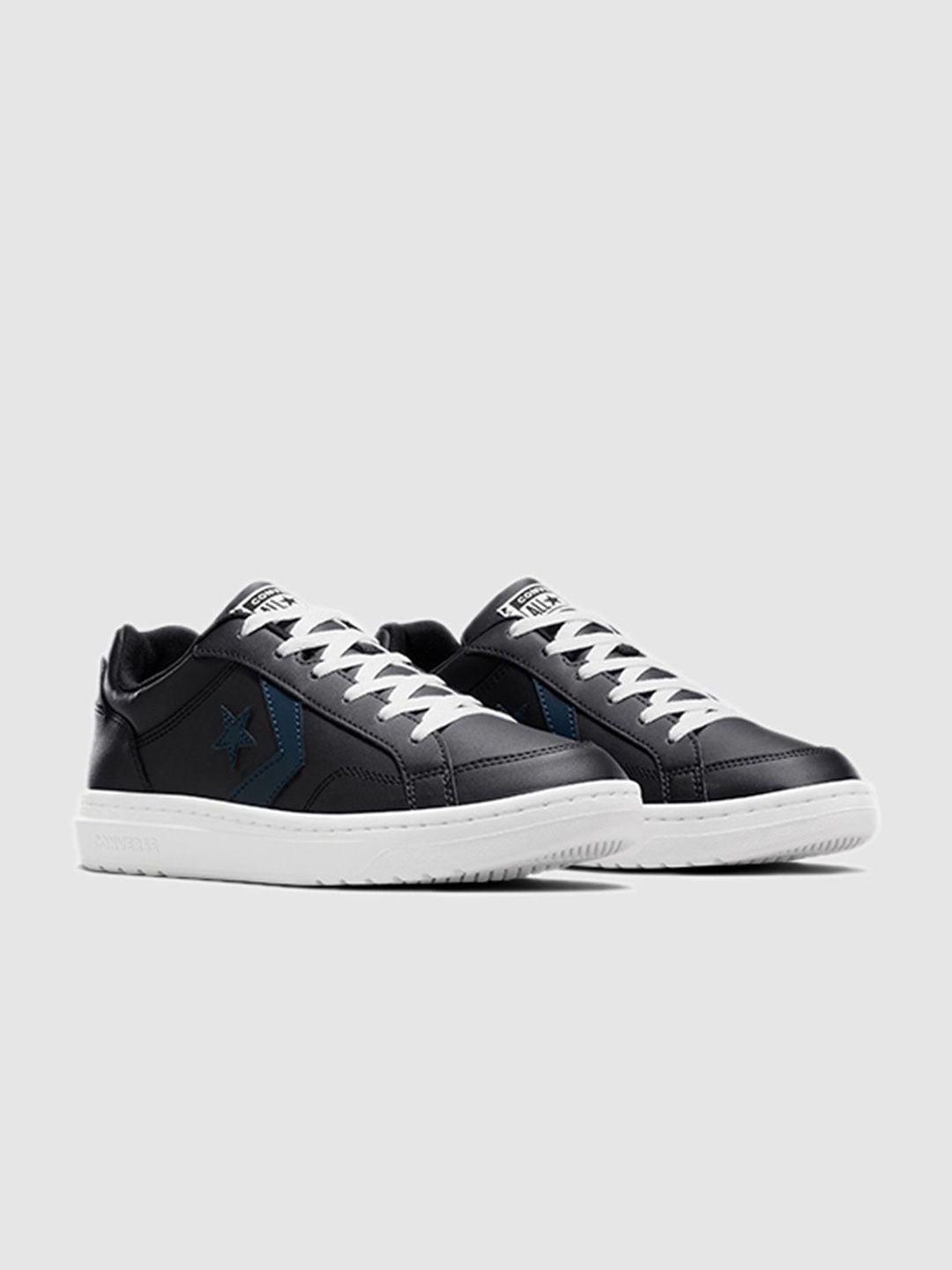 

Converse Unisex Pro Blaze V2 Faux Leather Low Top Sneakers, Black