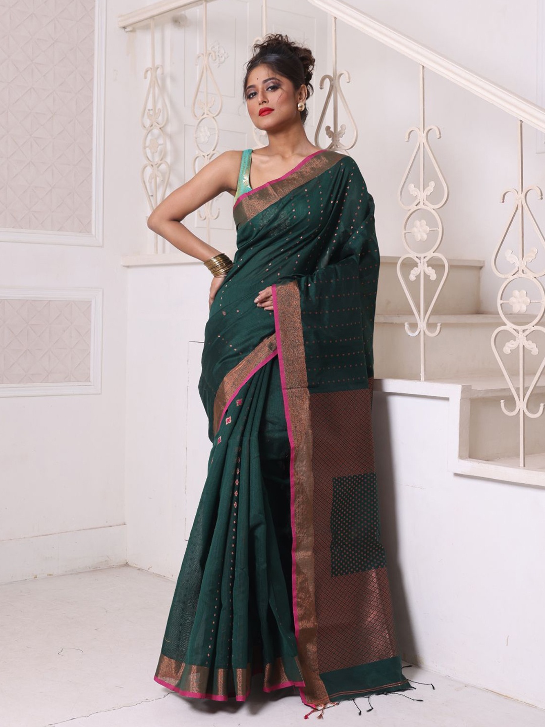 

Charukriti Woven Design Ethnic Motifs Zari Saree, Green