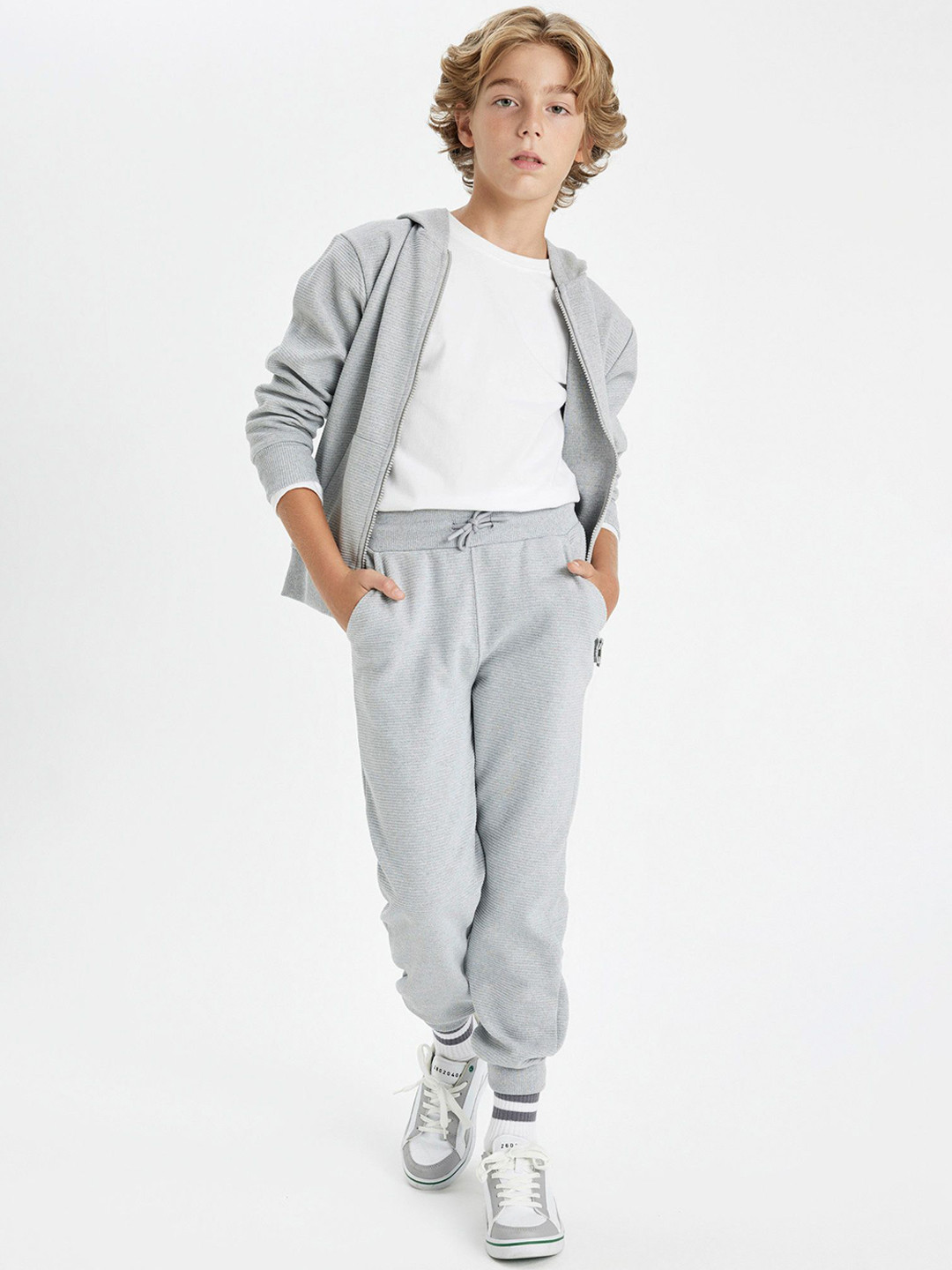 

DeFacto Boys Joggers Regular Fit Solid Trousers, Grey