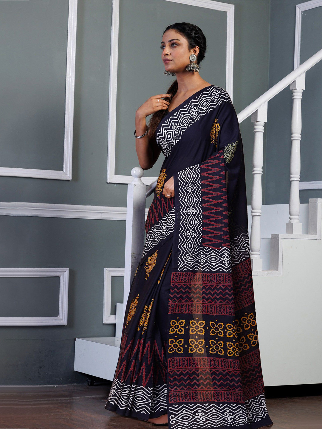 

Unnati Silks Ethnic Motifs Pure Cotton Handloom Block Print Saree, Black
