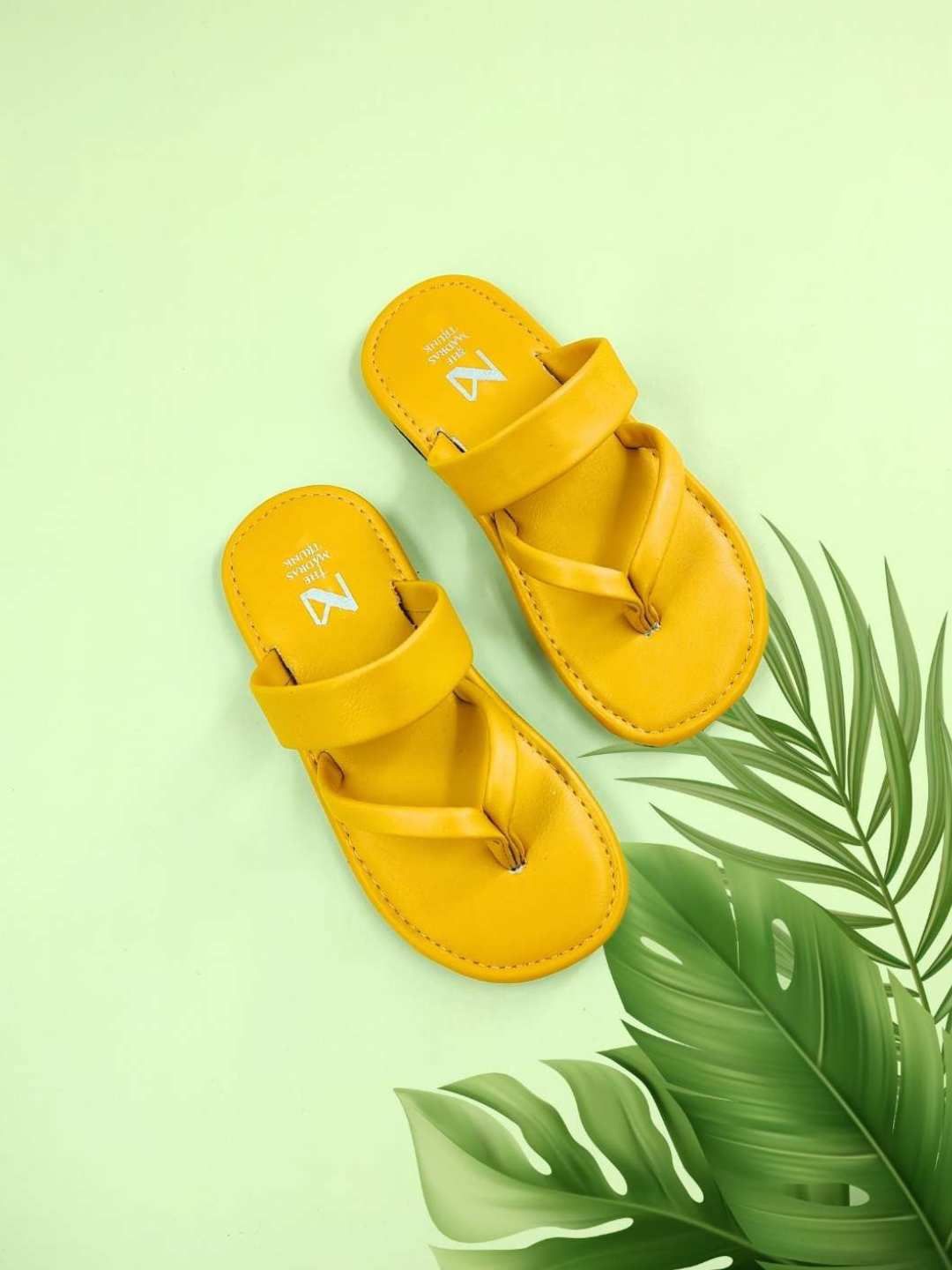 

THE MADRAS TRUNK Kids Open Toe Flats, Yellow
